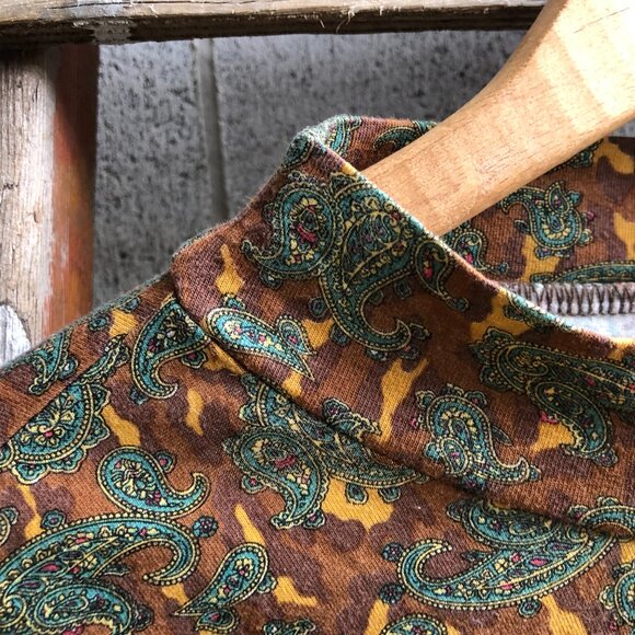 French Paisley Print Mock Neck || Patterned Top - Picture 3 of 10
